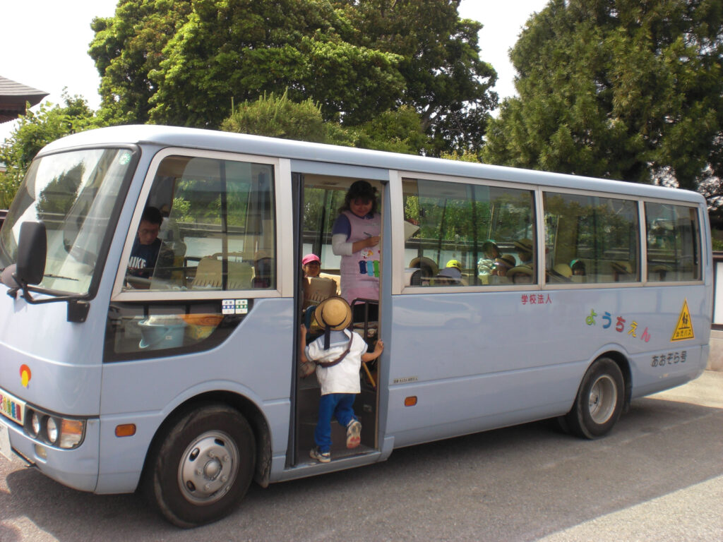幼稚園バス
