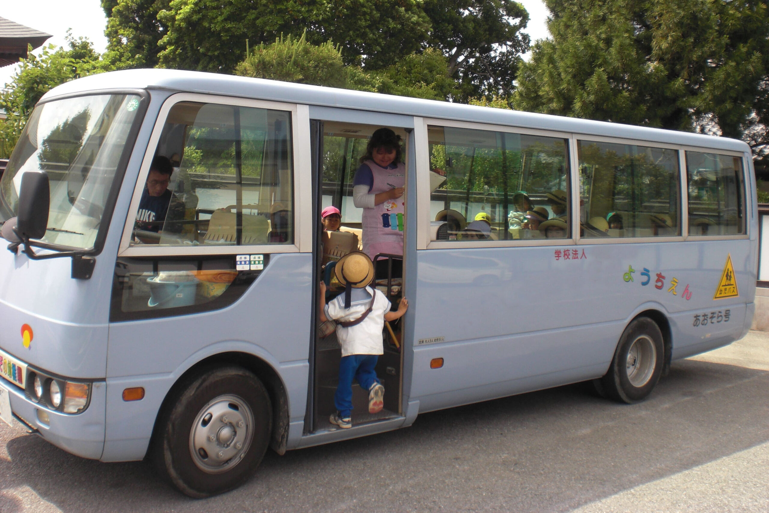 幼稚園バス